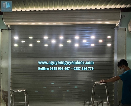 CỬA CUỐN TẤM LIỀN ĐẨY TAY CÔNG NGHỆ ÚC TẠI LINH TÂY, THỦ ĐỨC