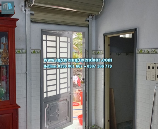 CỬA CUỐN TẤM LIỀN ĐẨY TAY CÔNG NGHỆ ÚC TẠI LONG AN