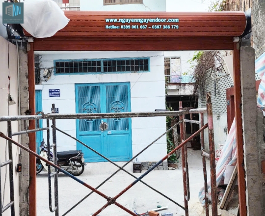 CỬA CUỐN KHE THOÁNG CÔNG NGHỆ ĐỨC MÀU VÂN GỖ