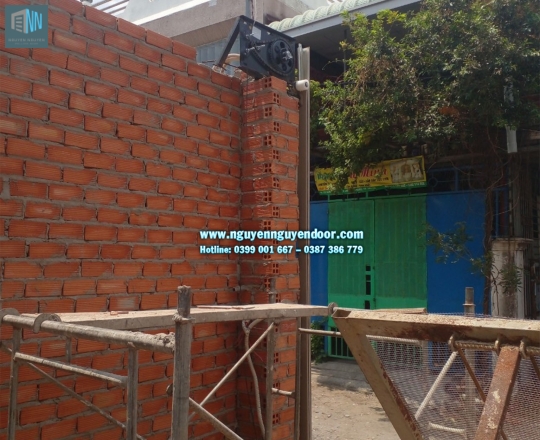CÔNG TRÌNH CỬA CUỐN CÔNG NGHỆ ĐỨC NHÀ CHỊ THƯƠNG QUỐC LỘ 13