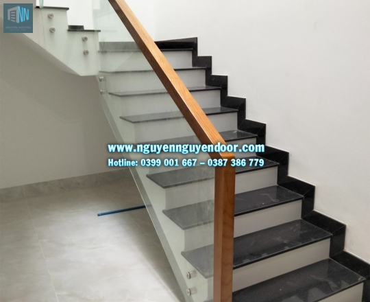 CẦU THANG KÍNH CƯỜNG LỰC CAO CẤP TẠI KHU ĐÔ THỊ VẠN PHÚC