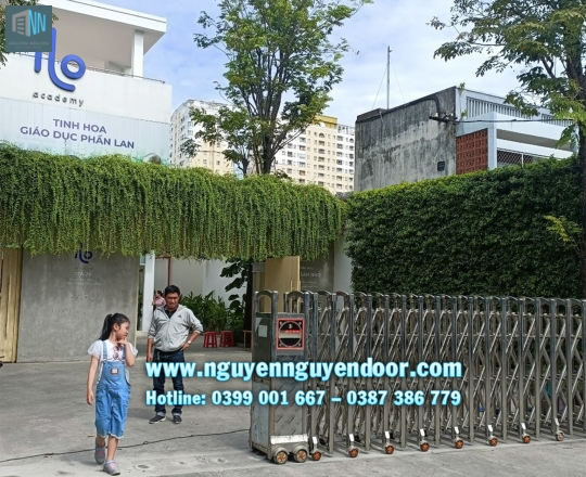 CÔNG TRÌNH CỬA CỔNG XẾP INOX TẠI ILA THOẠI NGỌC HẦU, TÂN PHÚ