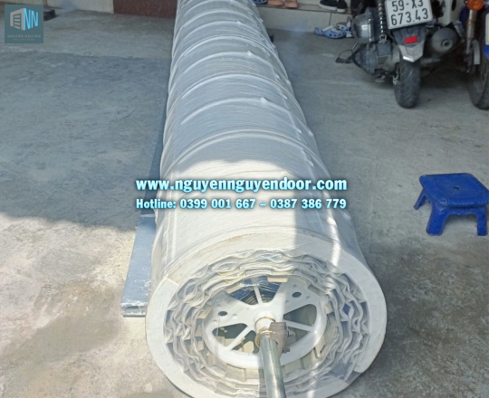 CỬA CUỐN TẤM LIỀN ĐẨY TAY CÔNG NGHỆ ÚC TẠI LINH TÂY, THỦ ĐỨC