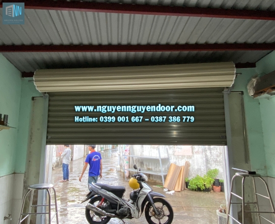 CỬA CUỐN TẤM LIỀN ĐẨY TAY CÔNG NGHỆ ÚC TẠI LINH TÂY, THỦ ĐỨC