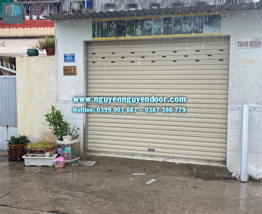 CỬA CUỐN TẤM LIỀN ĐẨY TAY CÔNG NGHỆ ÚC TẠI LINH TÂY, THỦ ĐỨC