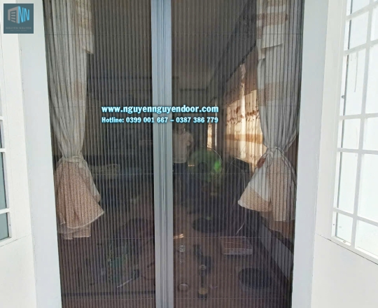 CỬA LƯỚI CHỐNG MUỖI KÉT HỢP VỚI RÈM TỔ ONG