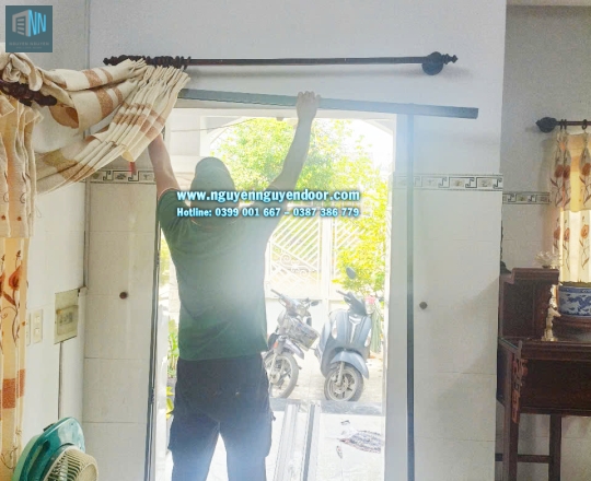 CỬA LƯỚI CHỐNG MUỖI KÉT HỢP VỚI RÈM TỔ ONG