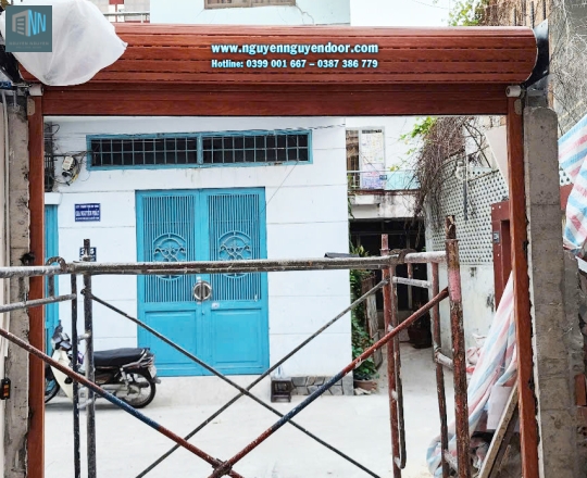 CỬA CUỐN KHE THOÁNG CÔNG NGHỆ ĐỨC MÀU VÂN GỖ
